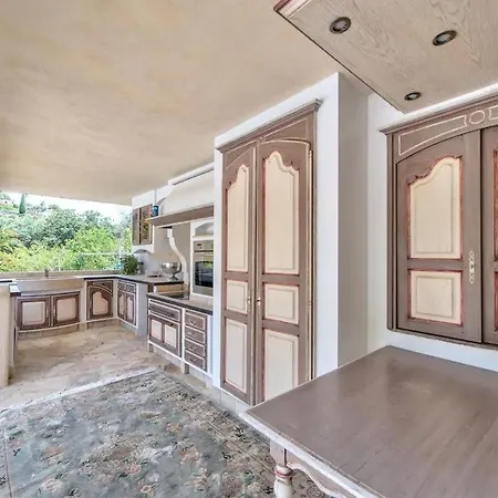 De Prestige Avec Piscine Et Grand Jardin Villa