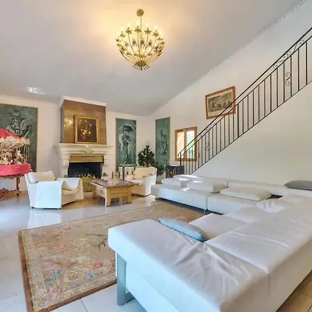 De Prestige Avec Piscine Et Grand Jardin